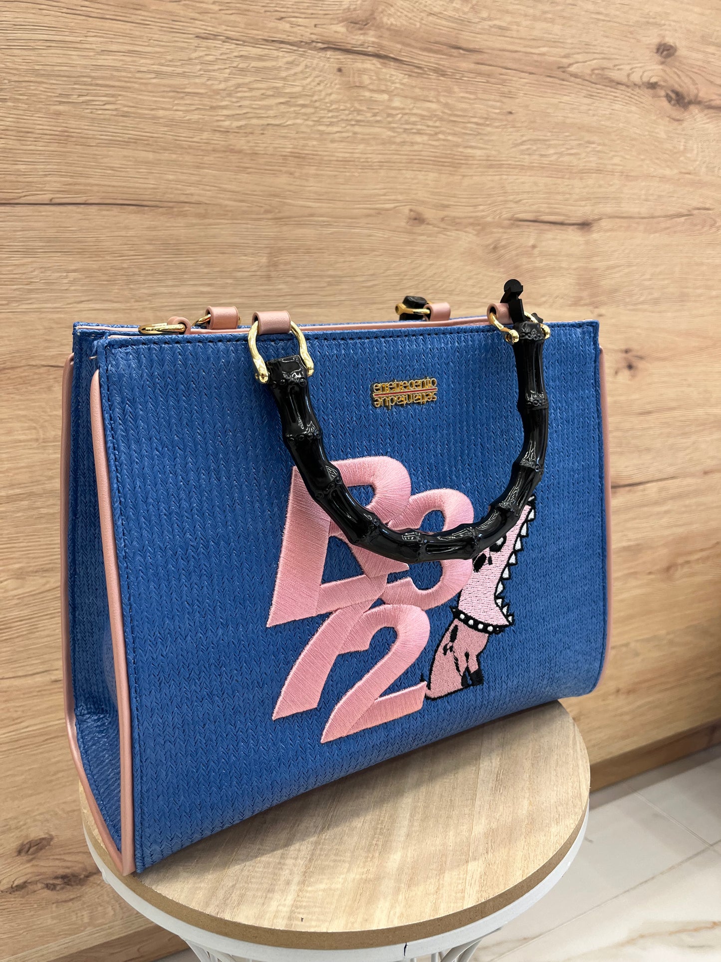 Borsa R372 Media
