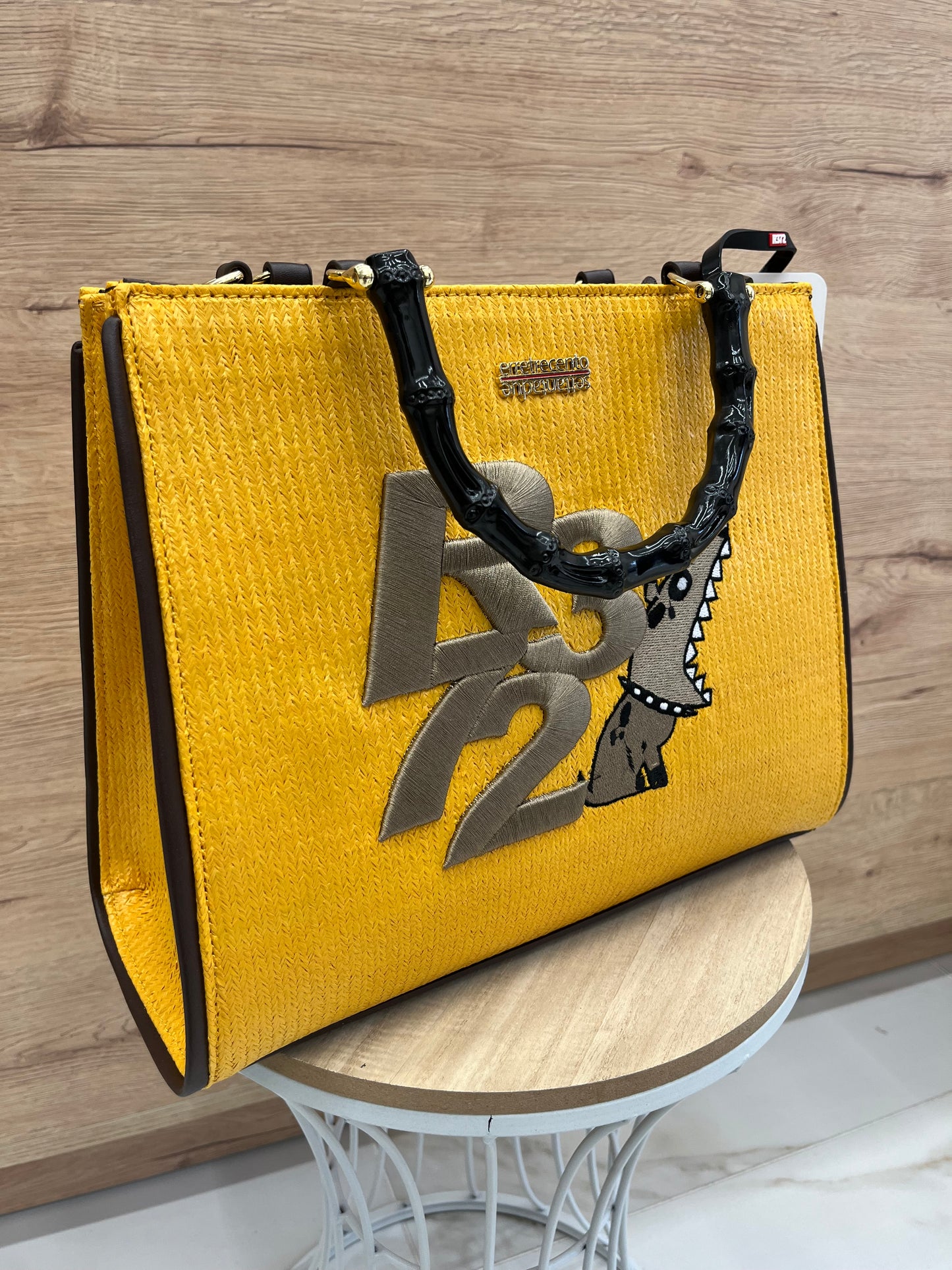 Borsa R372 Media