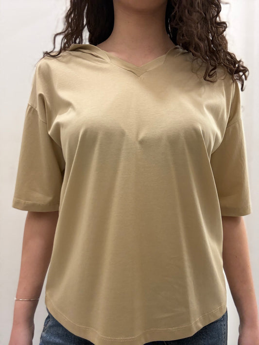 Maglia con cappuccio a maniche corte