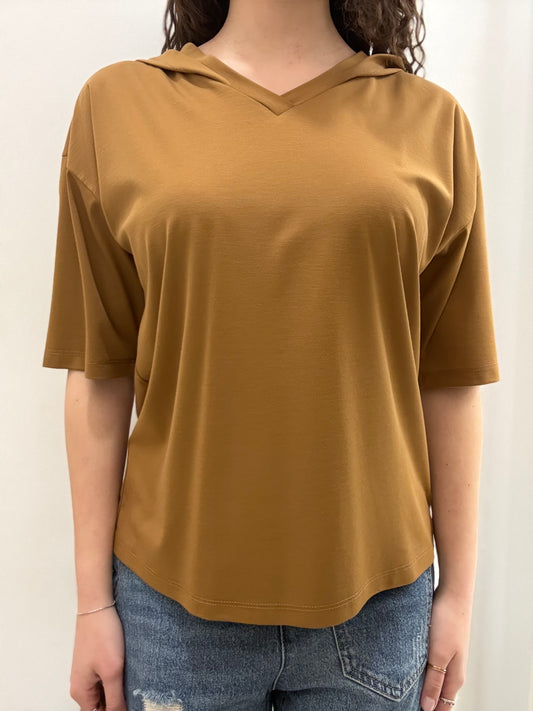 Maglia con cappuccio a maniche corte