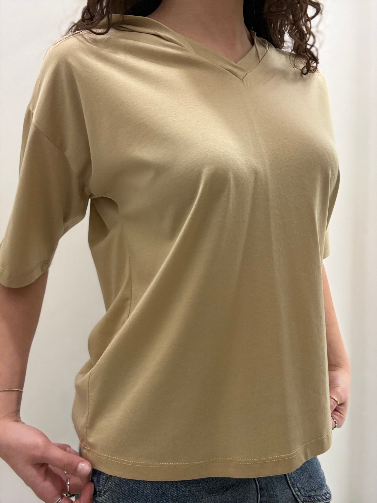 Maglia con cappuccio a maniche corte